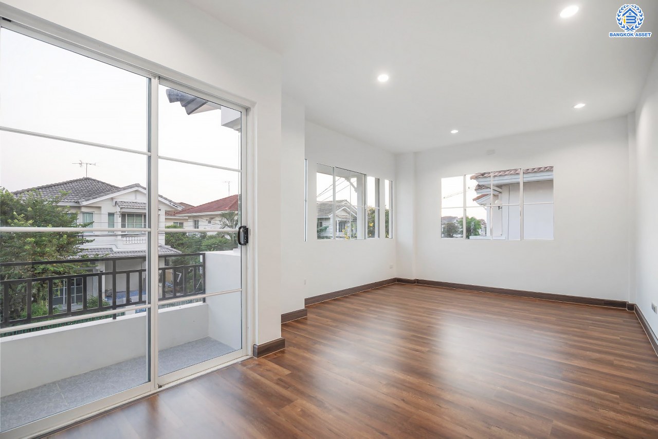 บ้านมือสองตกแต่งใหม่ โครงการ ชลลดา วัดลาดปลาดุก คุณภาพระดับ L&H บนเนื้อที่ 51.3 ตร.ว. ฟังก์ชัน 3 ห้องนอน 2 ห้องน้ำ 1 ที่จอดรถ บนทำเลศักยภาพ เชื่อมต่อหลายเส้นทาง ใกล้รถไฟฟ้าสายสีม่วง "สถานีคลองบางไผ่" และเซ็นทรัลเวสท์เกต...